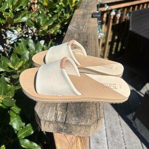 TOMS - Womens Carly Sandals